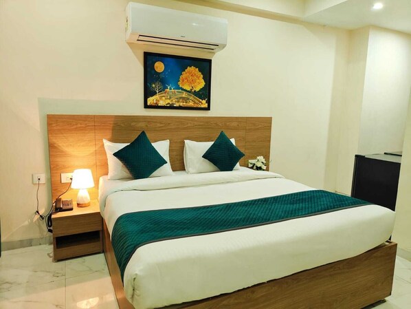 1 chambre, coffre-fort, bureau, fer et planche à repasser