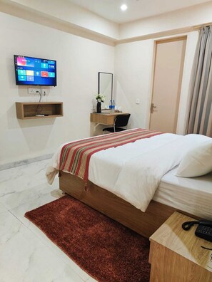 1 bedroom, in-room safe, desk, iron/ironing board