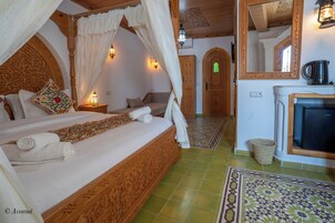 Luxury Double Room, Balcony (4) | Minibar, individually decorated, free WiFi, bed sheets