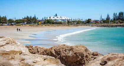 Older Cottage Style 3BR in Rangeway