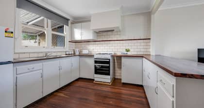 Older Cottage Style 3BR in Rangeway