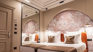 A hotel room with a large bed, a mirror, and a decorative wall. - Art Gallery Boutique Hotel (Durrës)