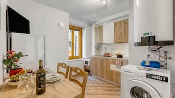 Apartemen Keluarga, 1 kamar tidur (Villa Pastoedo Apartment Bianco) | Dapur pribadi | Lemari es, microwave, oven, dan kompor