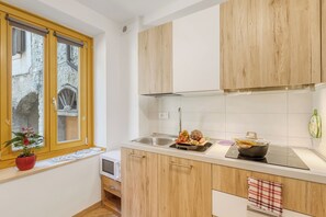 冰箱、微波炉、烤箱、炉灶