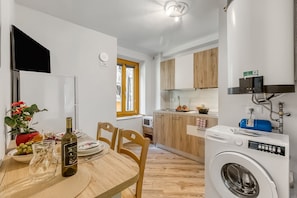 Fridge, microwave, oven, stovetop - Villa Pastoedo Apartments (Tenno)