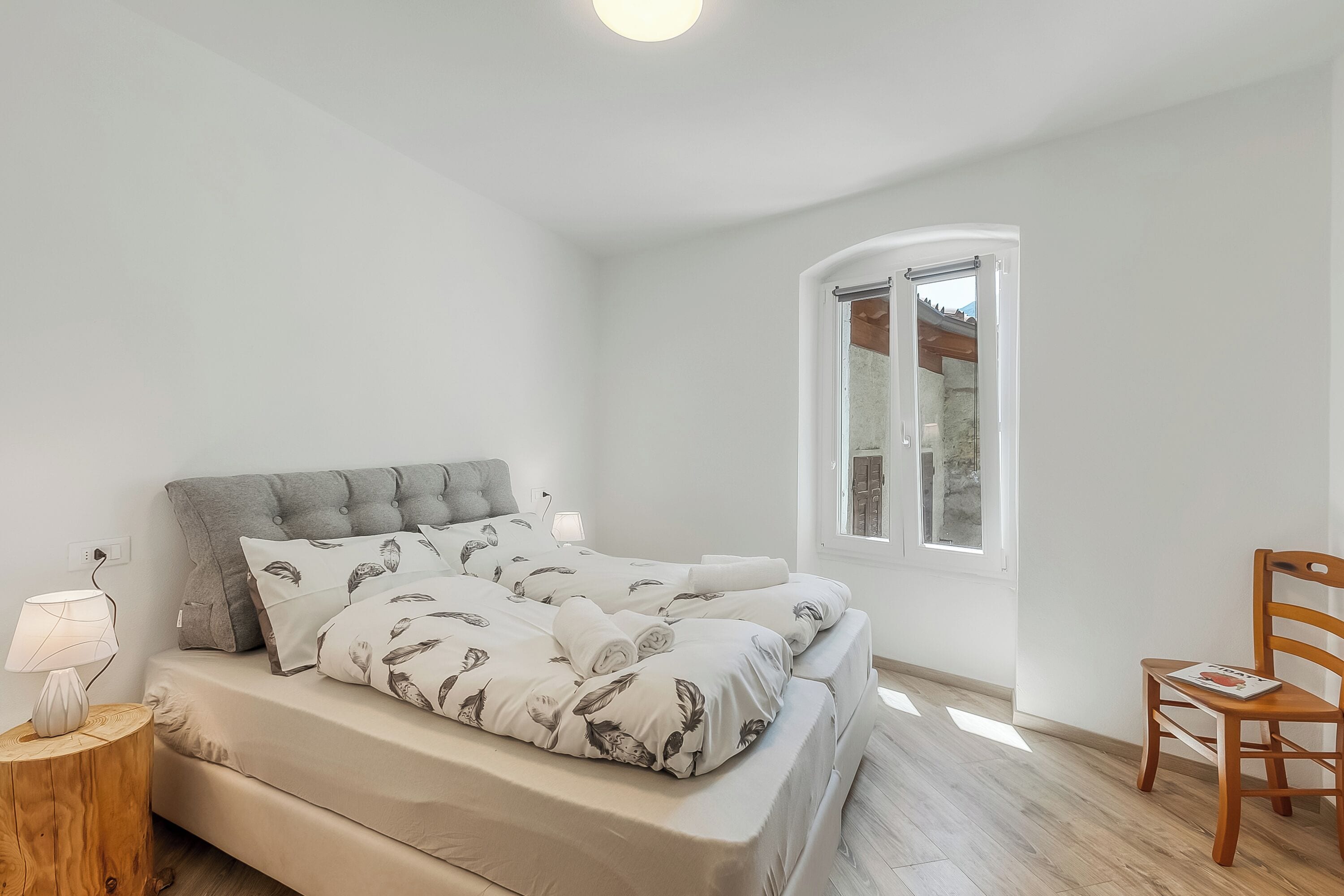 1 habitación, tabla de planchar con plancha, wifi gratis y ropa de cama 