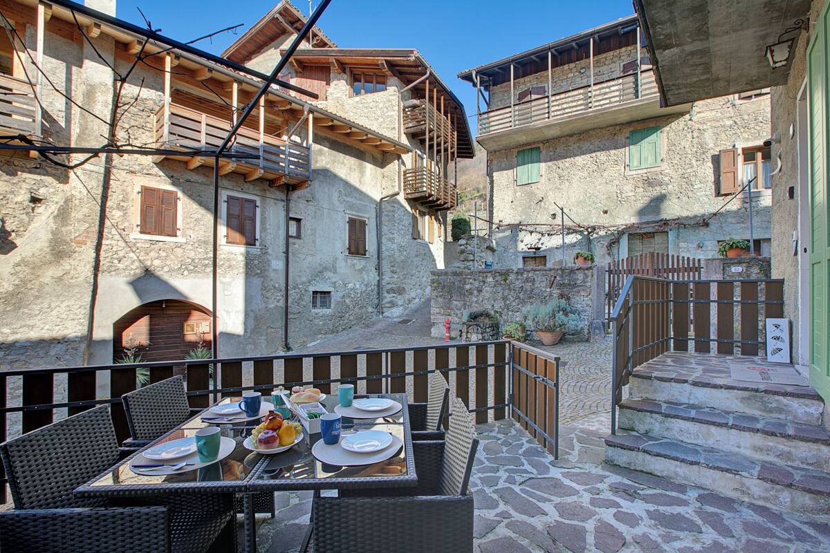 Family Apartment, Multiple Bedrooms (Villa Pastoedo Ap. Giallo) | Terrace/patio
