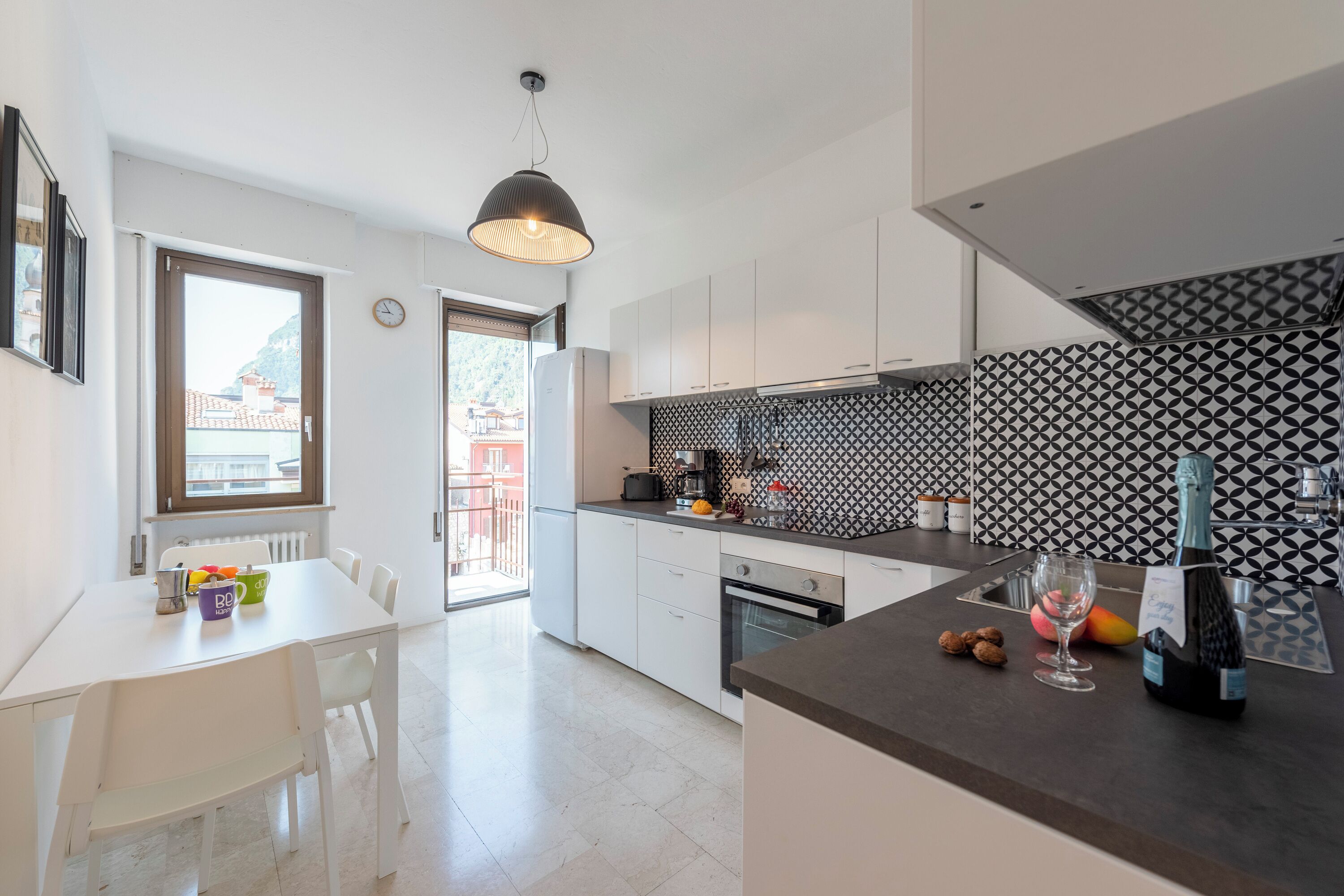 Geladeira, fogão, cooktop, lava-louças