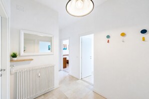 Apartamento familiar, 2 habitaciones, balcón (Casa Lucia in Old Riva Town with) | Interior
