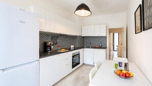 Family Apartment, 2 Bedrooms, Balcony (Casa Lucia in Old Riva Town with) | Private kitchen - Casa Lucia in Old Riva Town With Balcony View (Riva del Garda)