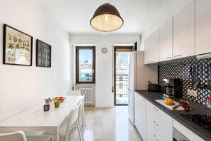 Apartamento familiar, 2 habitaciones, balcón (Casa Lucia in Old Riva Town with) | Cocina privada
