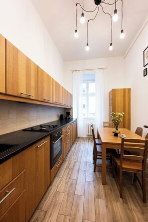 Apartment | Private kitchen | Fridge, oven, stovetop, dishwasher - Native Apartments Skawińska 5 (Kraków)