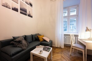 Apartment | Living room | 48-inch Smart TV with digital channels - Native Apartments Skawińska 5 (Kraków)