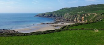 Glan Yr Afon - sleeps 5 guests in 3 bedrooms