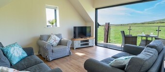 Glan Yr Afon - sleeps 5 guests  in 3 bedrooms