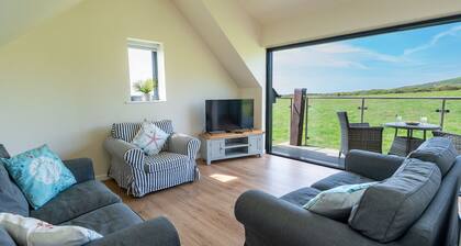 Glan Yr Afon - sleeps 5 guests in 3 bedrooms