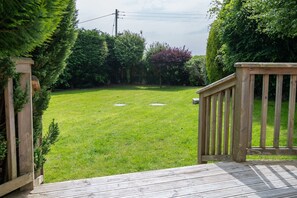Property grounds - Mountain View - sleeps 5 guests  in 2 bedrooms (Moelfre)