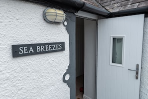 Exterior detail - Sea Breezes - sleeps 2 guests  in 1 bedroom (Moelfre)
