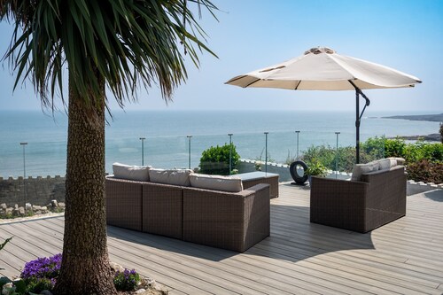 Sea Spray - sleeps 4 guests  in 2 bedrooms