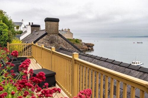 Glan Y Don Moelfre - sleeps 6 guests in 3 bedrooms