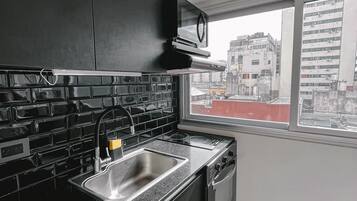 Refrigerador, microondas, horno, cafetera/tetera