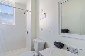 Bruser, hårtørrer, håndklæder