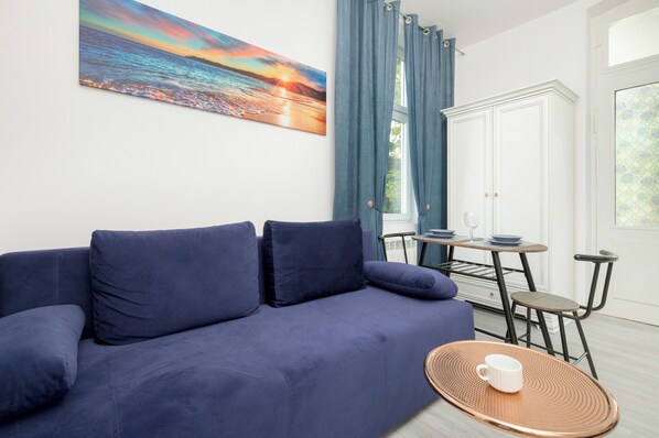 Studio, Kitchen | Individually decorated, bed sheets