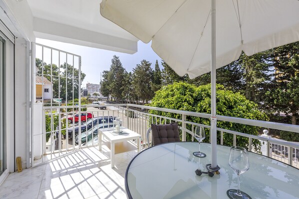 Outdoor dining - A&N Villa Natasha (Algarrobo Costa)