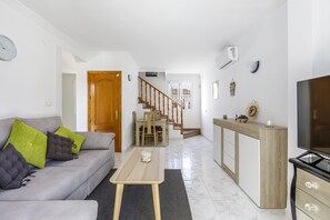 TV - A&N Villa Natasha (Algarrobo Costa)