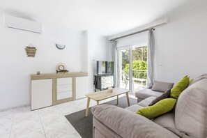 TV - A&N Villa Natasha (Algarrobo Costa)