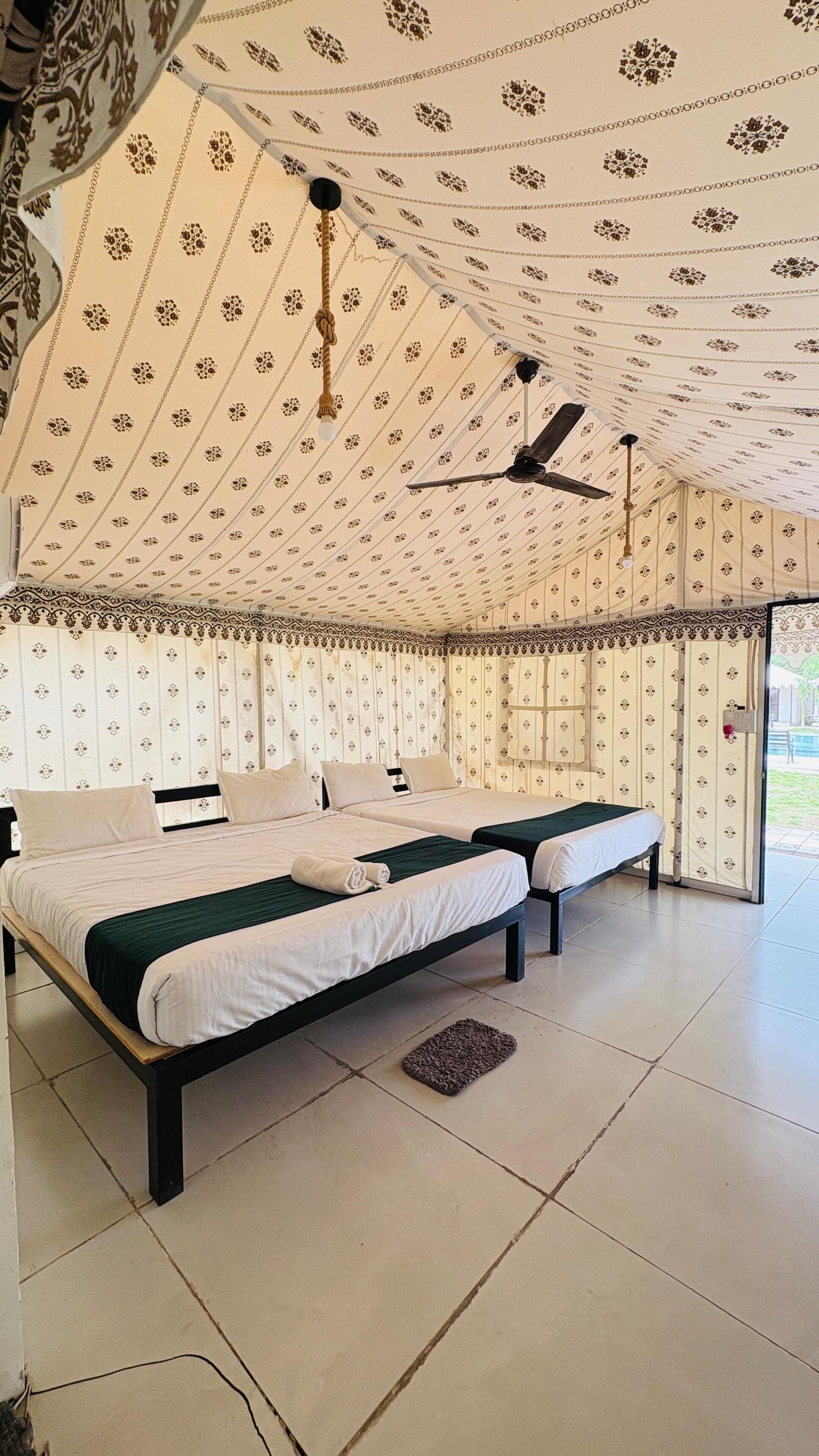 Deluxe Tent | Premium bedding, free WiFi, bed sheets