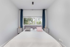 1 habitación, escritorio, tabla de planchar con plancha y wifi 