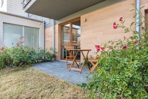 Unclassified image, 5 of 23, button