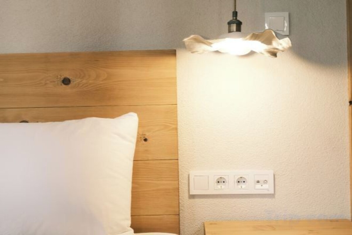 Minibar, free WiFi, bed sheets