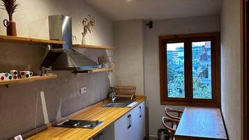 Superior Suite, Multiple Beds, Bathtub | Private kitchen