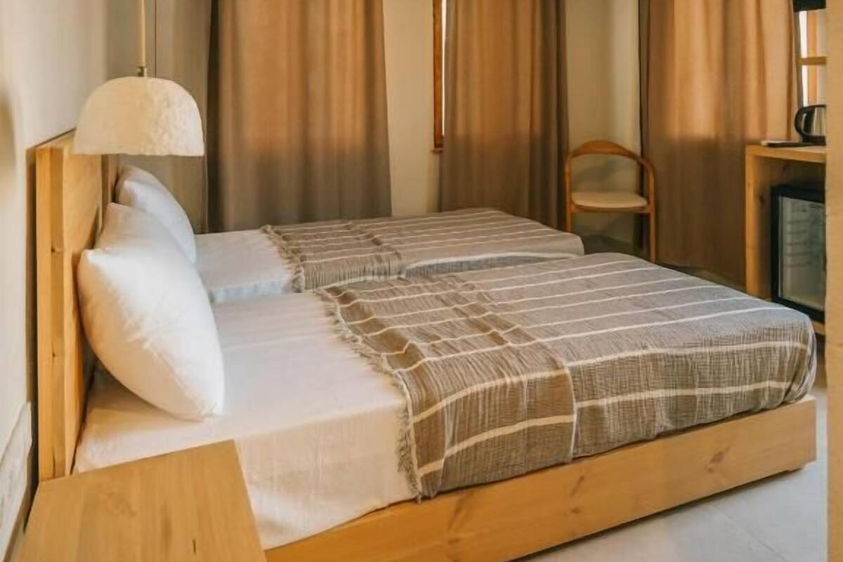 Zweibettzimmer, 2 Einzelbetten, Balkon | Minibar, kostenloses WLAN, Bettwäsche