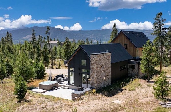 Exterior - Mountain Modern Villa- Comfort and Space for All- Top of the Hill! (Tabernash)