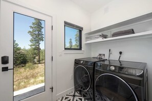 Interior - Mountain Modern Villa- Comfort and Space for All- Top of the Hill! (Tabernash)