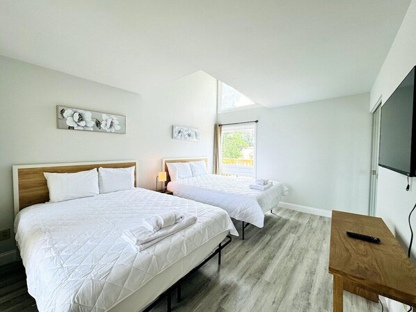 1 bedroom, iron/ironing board, WiFi, bed sheets - Bay Tree beautiful 1BR apartment (Little River)