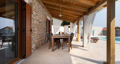 Casa Di Nika Private Heated Pool and Jacu