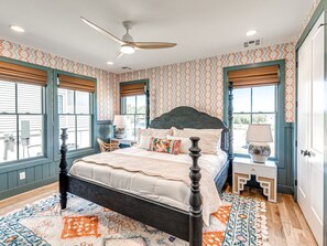 3 Schlafzimmer, Schreibtisch, Bügeleisen/Bügelbrett, WLAN