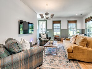 TV, fireplace, offices - Just Peachy Summary: (Carlton landing)