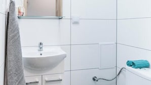 Shared bathroom - SuperApart Starościńska 10 ROOMS (Warsaw)