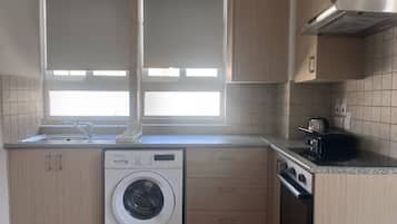 Luxury Apartment, City View | Private kitchen
