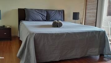 4 bedrooms, iron/ironing board, travel crib, free WiFi