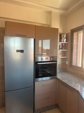 Private kitchen - Cozy 2-bedroom apartment in awesome Marrakech with WiFi, AC (Marrakech)