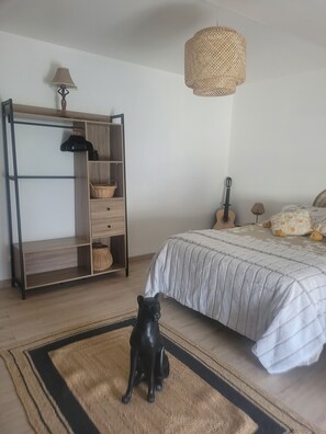 3 bedrooms, iron/ironing board, travel crib, free WiFi - La Cadole House surrounded by a vineyard. Panoramic trails. (Baroville)