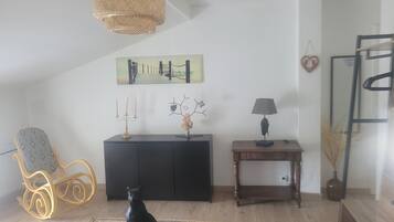 3 slaapkamers, een strijkplank/strijkijzer, reisbedje, gratis wifi