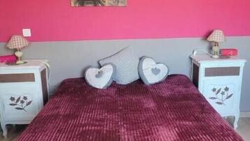 3 bedrooms, iron/ironing board, travel crib, free WiFi