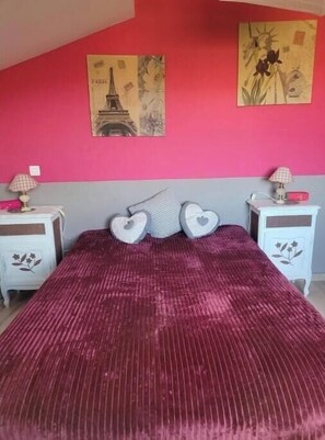 3 bedrooms, iron/ironing board, travel cot, free WiFi